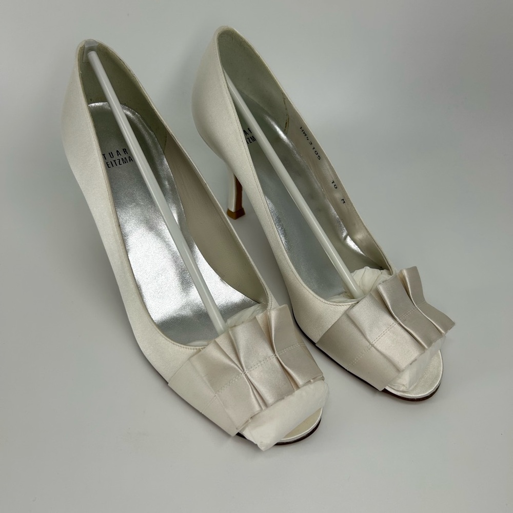 Stuart Weitzman Gigiritz Ivory Satin Peep-Toe Heels with Bow Accent Size 10